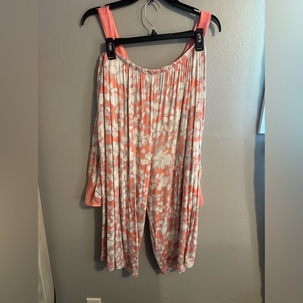 Women’s pajamas set brand new